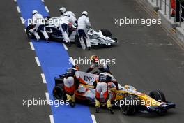 05.07.2008 Silverstone, England,  Nelson Piquet Jr (BRA), Renault F1 Team, R28 and Robert Kubica (POL), BMW Sauber F1 Team, F1.08 - Formula 1 World Championship, Rd 9, British Grand Prix, Saturday Qualifying