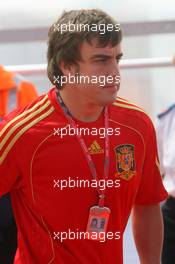 03.07.2008 Silverstone, England,  Fernando Alonso (ESP), Renault F1 Team, wearing the Spanish National Football Shirt - Formula 1 World Championship, Rd 9, British Grand Prix, Thursday