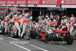 20.07.2008 Hockenheim, Germany,  Lewis Hamilton (GBR), McLaren Mercedes, MP4-23, Pitstop - Formula 1 World Championship, Rd 10, German Grand Prix, Sunday Race