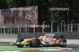 12.09.2008 MOnza, Italy,  Nelson Piquet Jr (BRA), Renault F1 Team, R28 spins - Formula 1 World Championship, Rd 14, Italian Grand Prix, Friday Practice