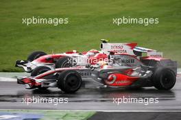 14.09.2008 Monza, Italy,  Lewis Hamilton (GBR), McLaren Mercedes, Timo Glock (GER), Toyota F1 Team  - Formula 1 World Championship, Rd 14, Italian Grand Prix, Sunday Race