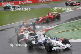 14.09.2008 Monza, Italy,  Nick Heidfeld (GER), BMW Sauber F1 Team, F1.08 leads Giancarlo Fisichella (ITA), Force India F1 Team, VJM-01 - Formula 1 World Championship, Rd 14, Italian Grand Prix, Sunday Race