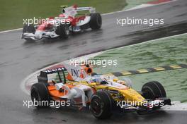 14.09.2008 Monza, Italy,  Fernando Alonso (ESP), Renault F1 Team, R28 leads Timo Glock (GER), Toyota F1 Team, TF108 - Formula 1 World Championship, Rd 14, Italian Grand Prix, Sunday Race