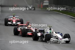 14.09.2008 Monza, Italy,  Robert Kubica (POL), BMW Sauber F1 Team, F1.08 leads Lewis Hamilton (GBR), McLaren Mercedes, MP4-23 - Formula 1 World Championship, Rd 14, Italian Grand Prix, Sunday Race