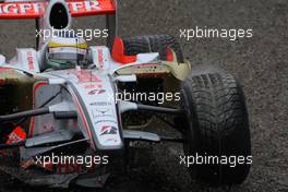 14.09.2008 Monza, Italy,  Giancarlo Fisichella (ITA), Force India F1 Team, VJM-01 front wing collapsed and crashed - Formula 1 World Championship, Rd 14, Italian Grand Prix, Sunday Race