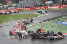 14.09.2008 Monza, Italy,  David Coulthard (GBR), Red Bull Racing, RB4 leads Giancarlo Fisichella (ITA), Force India F1 Team, VJM-01 - Formula 1 World Championship, Rd 14, Italian Grand Prix, Sunday Race
