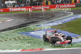 14.09.2008 Monza, Italy,  Heikki Kovalainen (FIN), McLaren Mercedes, MP4-23 cuts the chicane - Formula 1 World Championship, Rd 14, Italian Grand Prix, Sunday Race