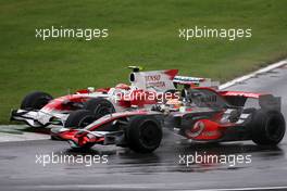 14.09.2008 Monza, Italy,  Timo Glock (GER), Toyota F1 Team, Lewis Hamilton (GBR), McLaren Mercedes  - Formula 1 World Championship, Rd 14, Italian Grand Prix, Sunday Race