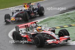 14.09.2008 Monza, Italy,  Lewis Hamilton (GBR), McLaren Mercedes, MP4-23 leads David Coulthard (GBR), Red Bull Racing, RB4 - Formula 1 World Championship, Rd 14, Italian Grand Prix, Sunday Race