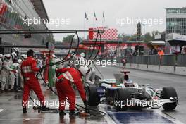 14.09.2008 Monza, Italy,  Jenson Button (GBR), Honda Racing F1 Team, RA108, pitstop - Formula 1 World Championship, Rd 14, Italian Grand Prix, Sunday Race
