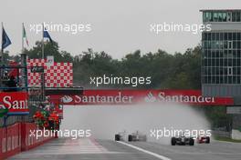 14.09.2008 Monza, Italy,  Start, Sebastian Vettel (GER), Scuderia Toro Rosso, STR03 leads Heikki Kovalainen (FIN), McLaren Mercedes, MP4-23 - Formula 1 World Championship, Rd 14, Italian Grand Prix, Sunday Race