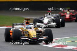 14.09.2008 Monza, Italy,  Fernando Alonso (ESP), Renault F1 Team, R28 leads Nick Heidfeld (GER), BMW Sauber F1 Team, F1.08 - Formula 1 World Championship, Rd 14, Italian Grand Prix, Sunday Race