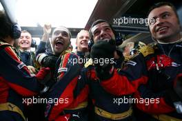 13.09.2008 Monza, Italy,  Scuderia Toro Rosso mechanics - Formula 1 World Championship, Rd 14, Italian Grand Prix, Saturday Qualifying