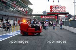 13.09.2008 Monza, Italy,  pit lane cleaning machine - Formula 1 World Championship, Rd 14, Italian Grand Prix, Saturday
