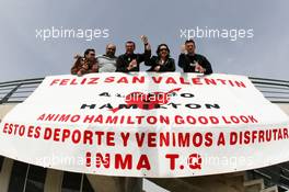 14.02.2008 Jerez, Spain,  Fans have a banner in the crowd about Lewis Hamilton (GBR), McLaren Mercedes and Fernando Alonso (ESP), Renault F1 Team - Formula 1 Testing, Jerez