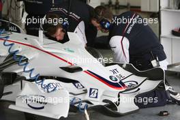14.02.2008 Jerez, Spain,  BMW Sauber F1 Team, Mechanics at work - Formula 1 Testing, Jerez