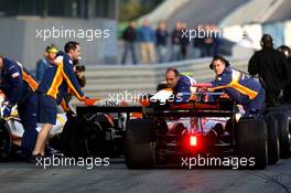 12.02.2008 Jerez, Spain,  Cars wait for the lights to change at the end of the pitlane - Formula 1 Testing, Jerez