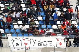 13.02.2008 Jerez, Spain,  Fans in the grandstand with banners - Formula 1 Testing, Jerez