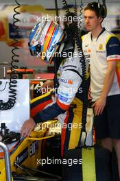 10.10.2008 Gotemba, Japan,  Fernando Alonso (ESP), Renault F1 Team  - Formula 1 World Championship, Rd 16, Japanese Grand Prix, Friday Practice