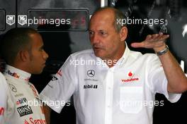 10.10.2008 Gotemba, Japan,  Lewis Hamilton (GBR), McLaren Mercedes, Ron Dennis (GBR), McLaren, Team Principal, Chairman  - Formula 1 World Championship, Rd 16, Japanese Grand Prix, Friday Practice
