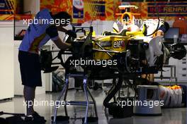 10.10.2008 Gotemba, Japan,  Renault F1 Team mechanics - Formula 1 World Championship, Rd 16, Japanese Grand Prix, Friday