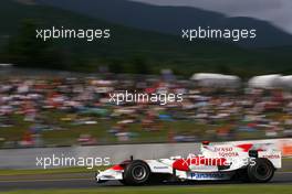 10.10.2008 Gotemba, Japan,  Jarno Trulli (ITA), Toyota F1 Team - Formula 1 World Championship, Rd 16, Japanese Grand Prix, Friday Practice