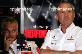 10.10.2008 Gotemba, Japan,  Heikki Kovalainen (FIN), McLaren Mercedes, Ron Dennis (GBR), McLaren, Team Principal, Chairman - Formula 1 World Championship, Rd 16, Japanese Grand Prix, Friday Practice