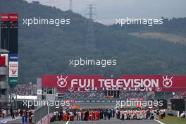 12.10.2008 Gotemba, Japan,  Grid atmosphere - Formula 1 World Championship, Rd 16, Japanese Grand Prix, Sunday Pre-Race Grid