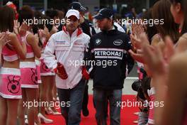 12.10.2008 Gotemba, Japan,  Timo Glock (GER), Toyota F1 Team and Nick Heidfeld (GER), BMW Sauber F1 Team - Formula 1 World Championship, Rd 16, Japanese Grand Prix, Sunday Pre-Race Grid