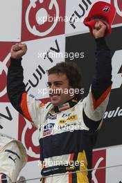 12.10.2008 Gotemba, Japan,  Winner, 1st, Fernando Alonso (ESP), Renault F1 Team, R28 - Formula 1 World Championship, Rd 16, Japanese Grand Prix, Sunday Podium