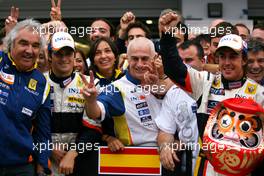 12.10.2008 Gotemba, Japan,  fb, Nelson Piquet Jr (BRA), Renault F1 Team, Fernando Alonso (ESP), Renault F1 Team - Formula 1 World Championship, Rd 16, Japanese Grand Prix, Sunday Podium