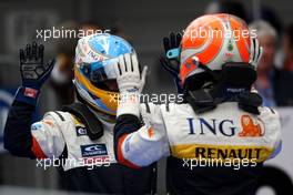 12.10.2008 Gotemba, Japan,  Nelson Piquet Jr (BRA), Renault F1 Team and Fernando Alonso (ESP), Renault F1 Team - Formula 1 World Championship, Rd 16, Japanese Grand Prix, Sunday Podium