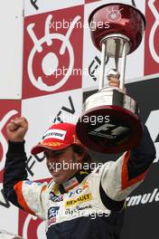 12.10.2008 Gotemba, Japan,  Winner, 1st, Fernando Alonso (ESP), Renault F1 Team, R28 - Formula 1 World Championship, Rd 16, Japanese Grand Prix, Sunday Podium