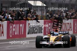 Fernando Alonso (ESP), Renault F1 Team  - Formula 1 World Championship, Rd 16, Japanese Grand Prix, Sunday Podium