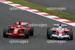 12.10.2008 Gotemba, Japan,  Kimi Raikkonen (FIN), Räikkönen, Scuderia Ferrari, F2008 and Jarno Trulli (ITA), Toyota Racing, TF108 - Formula 1 World Championship, Rd 16, Japanese Grand Prix, Sunday Race