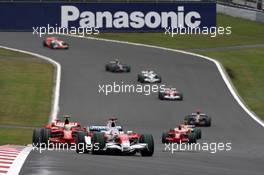 12.10.2008 Gotemba, Japan,  Jarno Trulli (ITA), Toyota Racing, TF108 leads Felipe Massa (BRA), Scuderia Ferrari, F2008 - Formula 1 World Championship, Rd 16, Japanese Grand Prix, Sunday Race