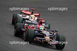 12.10.2008 Gotemba, Japan,  Sebastian Bourdais (FRA), Scuderia Toro Rosso, STR03  leads Lewis Hamilton (GBR), McLaren Mercedes, MP4-23 - Formula 1 World Championship, Rd 16, Japanese Grand Prix, Sunday Race