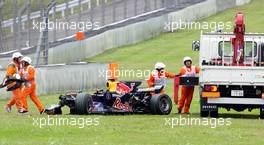 12.10.2008 Gotemba, Japan,  David Coulthard (GBR), Red Bull Racing after the heavy crash in the barriers - Formula 1 World Championship, Rd 16, Japanese Grand Prix, Sunday Race
