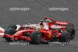 12.10.2008 Gotemba, Japan,  Felipe Massa (BRA), Scuderia Ferrari, F2008 and Lewis Hamilton (GBR), McLaren Mercedes, MP4-23 - Formula 1 World Championship, Rd 16, Japanese Grand Prix, Sunday Race