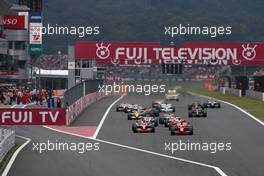 12.10.2008 Gotemba, Japan,  Start of the race, Lewis Hamilton (GBR), McLaren Mercedes , Kimi Raikkonen (FIN), Räikkönen, Scuderia Ferrari - Formula 1 World Championship, Rd 16, Japanese Grand Prix, Sunday Race