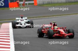 12.10.2008 Gotemba, Japan,  Felipe Massa (BRA), Scuderia Ferrari, F2008 leads Jenson Button (GBR), Honda Racing F1 Team, RA108 - Formula 1 World Championship, Rd 16, Japanese Grand Prix, Sunday Race