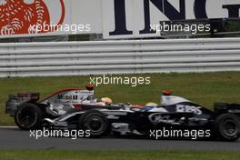 12.10.2008 Gotemba, Japan,  Lewis Hamilton (GBR), McLaren Mercedes, MP4-23 / Nico Rosberg (GER), WilliamsF1 Team - Formula 1 World Championship, Rd 16, Japanese Grand Prix, Sunday Race
