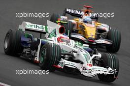 12.10.2008 Gotemba, Japan,  Rubens Barrichello (BRA), Honda Racing F1 Team, RA108 leads Fernando Alonso (ESP), Renault F1 Team, R28 - Formula 1 World Championship, Rd 16, Japanese Grand Prix, Sunday Race