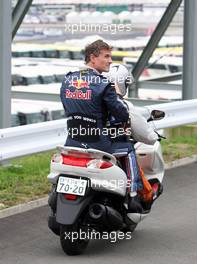12.10.2008 Gotemba, Japan,  David Coulthard (GBR), Red Bull Racing after the heavy crash in the barriers - Formula 1 World Championship, Rd 16, Japanese Grand Prix, Sunday Race