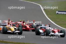 12.10.2008 Gotemba, Japan,  Jarno Trulli (ITA), Toyota Racing, TF108, Nelson Piquet Jr (BRA), Renault F1 Team, R28 - Formula 1 World Championship, Rd 16, Japanese Grand Prix, Sunday Race