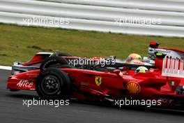 12.10.2008 Gotemba, Japan,  Felipe Massa (BRA), Scuderia Ferrari, F2008 and Lewis Hamilton (GBR), McLaren Mercedes, MP4-23 - Formula 1 World Championship, Rd 16, Japanese Grand Prix, Sunday Race