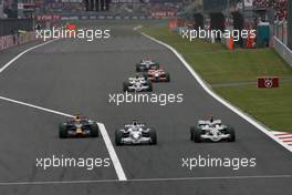 12.10.2008 Gotemba, Japan,  Nick Heidfeld (GER), BMW Sauber F1 Team, Jenson Button (GBR), Honda Racing F1 Team  - Formula 1 World Championship, Rd 16, Japanese Grand Prix, Sunday Race