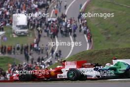 12.10.2008 Gotemba, Japan,  Felipe Massa (BRA), Scuderia Ferrari, Jenson Button (GBR), Honda Racing F1 Team  - Formula 1 World Championship, Rd 16, Japanese Grand Prix, Sunday Race