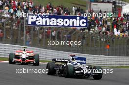 12.10.2008 Gotemba, Japan,  Nico Rosberg (GER), WilliamsF1 Team, FW30 leads Giancarlo Fisichella (ITA), Force India F1 Team, VJM-01 - Formula 1 World Championship, Rd 16, Japanese Grand Prix, Sunday Race
