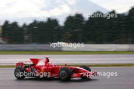 11.10.2008 Gotemba, Japan,  Kimi Raikkonen (FIN), Räikkönen, Scuderia Ferrari spin on last corner - Formula 1 World Championship, Rd 16, Japanese Grand Prix, Saturday Practice